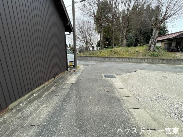 角地ですので、2方向が道路になるため日当たりが確保しやすく、隣地建物からの圧迫感も軽減されます。