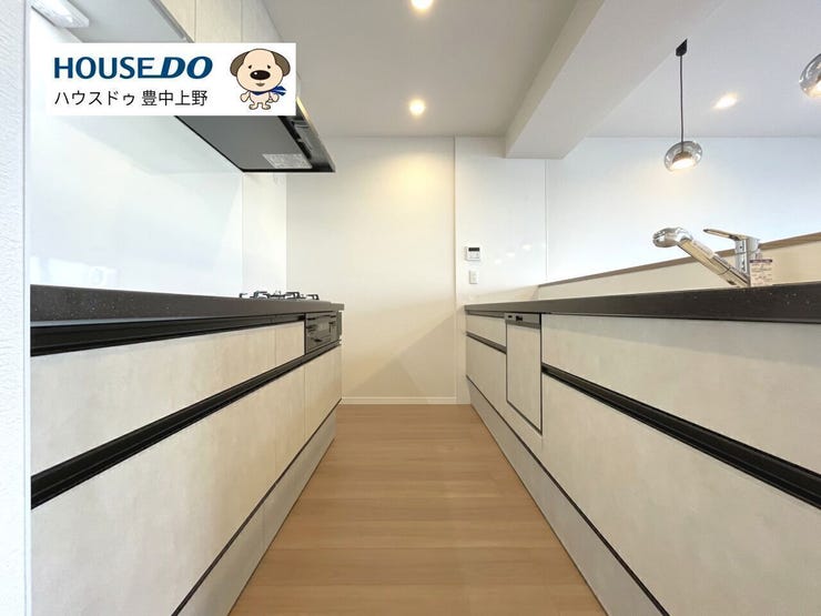 実用的なセパレートキッチン!大きなワークトップのおかげで調理がスムーズに♪収納にも困りません♪