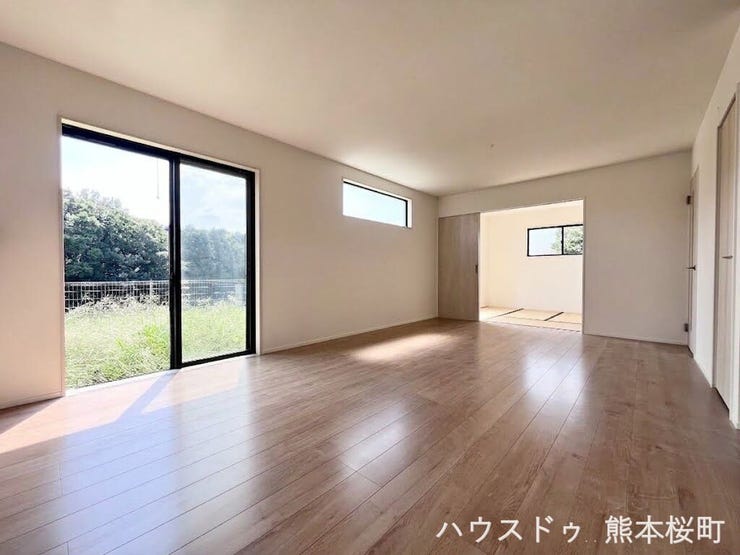 ■安らぎと笑顔の中心地■陽光が優しく降り注ぎ、会話が自然と弾む。ここでは、毎日が特別な時間へと変わります。