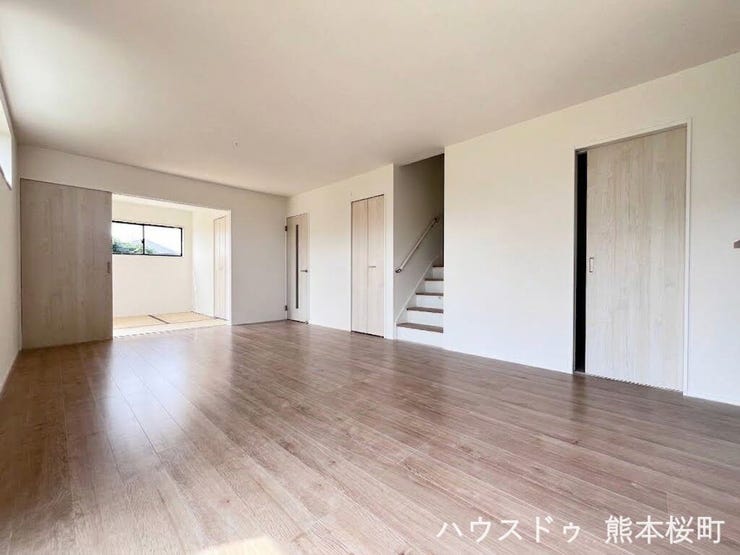 ■安らぎと笑顔の中心地■陽光が優しく降り注ぎ、会話が自然と弾む。ここでは、毎日が特別な時間へと変わります。
