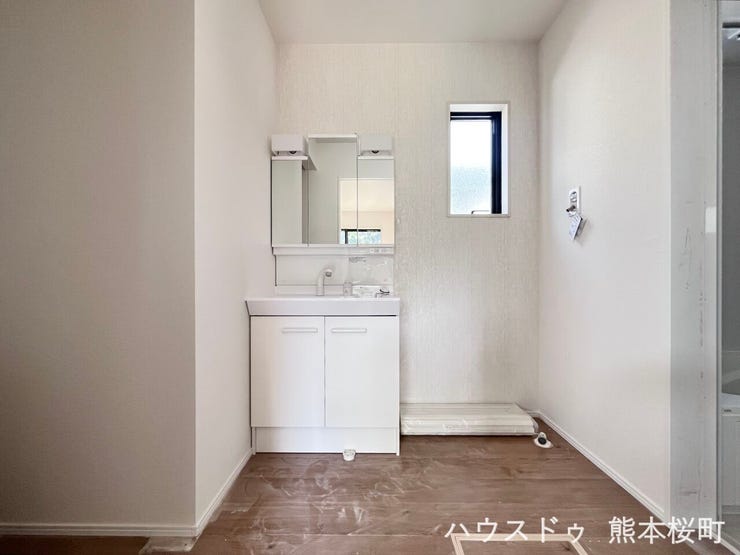 ■清々しいリフレッシュ空間■自分を磨き、気持ちを切り替える。心地よい光が差し込むプライベートスペース。