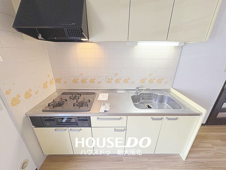 ■壁付きのキッチンは、カウンターがないので料理の配膳や後片付けをスムーズに行うことができます!
■リビングやダイニングを広々と使えるのも嬉しいポイントです!