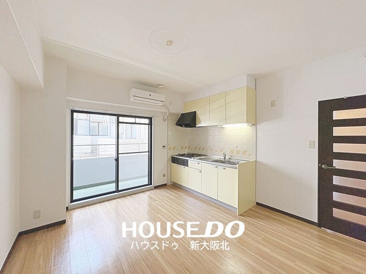 【外観】
■角部屋の為、全居室がバルコニーに面しています!
■自然の光が差し込む明るく開放的なリビングです♪