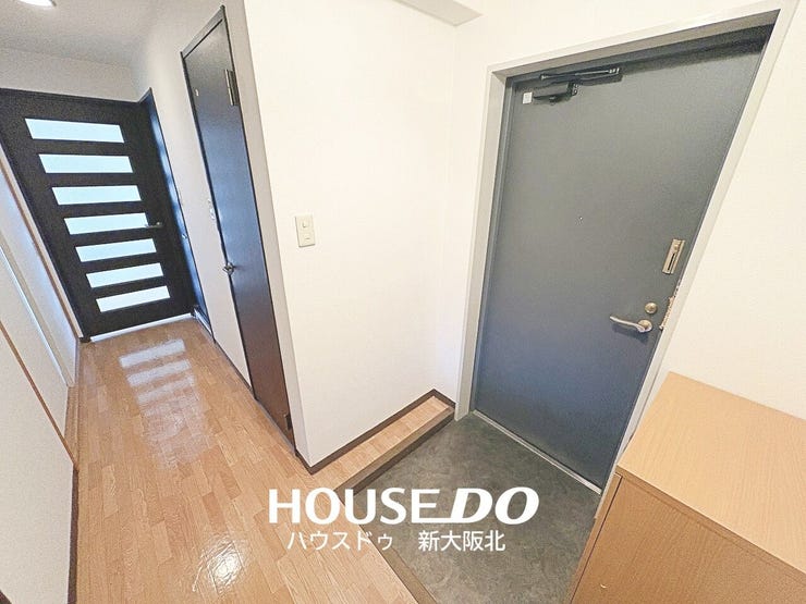 ■リビングのドアは採光のあるものを採用しています!
■暗くなりがちな廊下も日中はリビングからの光が入るので明るい空間です♪