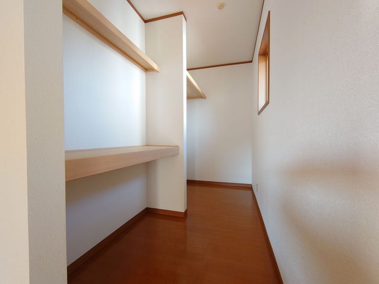 2F主寝室のW.I.C、リフォーム済みです♪