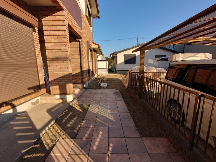 玄関アプローチ