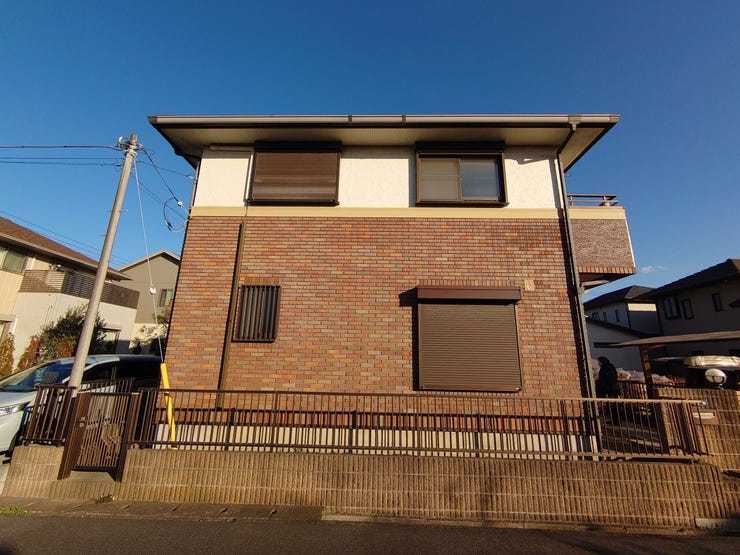 西側からの外観