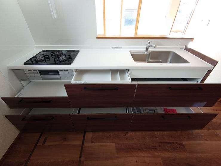 交換済システムキッチンの引出し収納、使いやすそうです♪