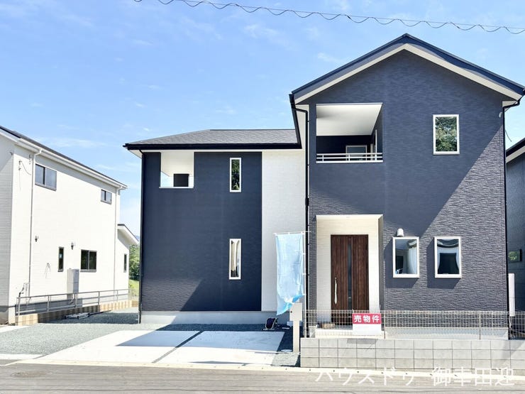 ■車と趣味の幅が広がる場所■単なる駐車スペースではない、洗車やタイヤ交換、DIYにも使える多目的な屋外スペースです。