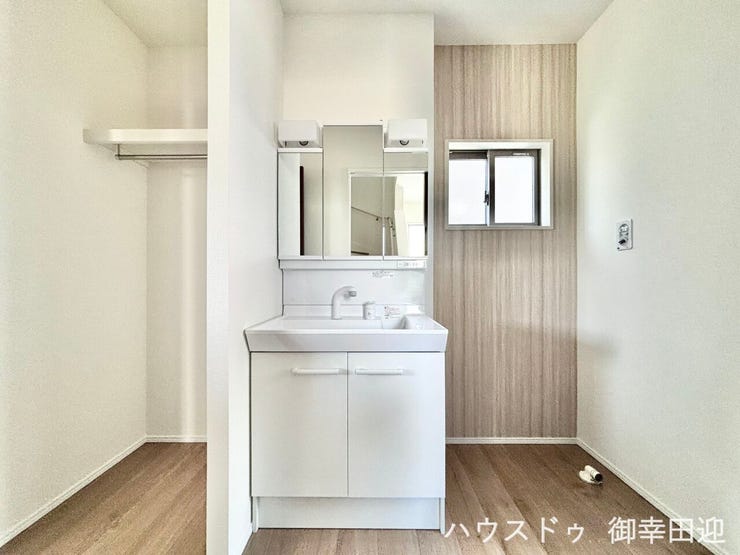 ■清々しいリフレッシュ空間■自分を磨き、気持ちを切り替える。心地よい光が差し込むプライベートスペース。