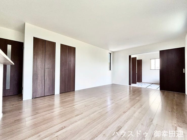 ■安らぎと笑顔の中心地■陽光が優しく降り注ぎ、会話が自然と弾む。ここでは、毎日が特別な時間へと変わります。