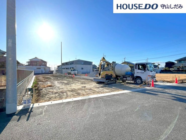 【陽当り良好】明るく暖かな光が差し込む家で、毎日が元気にスタート。南向きや開放的な窓からの自然光がたっぷりと室内に届き、季節を問わず温かみのある空間が広がります。家族全員が心地よく暮らせる住まいです。