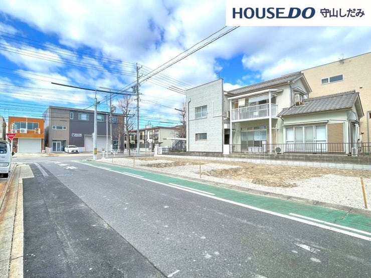 【駅まで徒歩10分圏内】便利なアクセスで毎日がもっと快適に。急な用事や通勤・通学も、駅まで歩いてすぐなので、時間に余裕を持って動けます。駅までの道のりも気持ちよく、毎日の少しの移動が楽しみに変わります