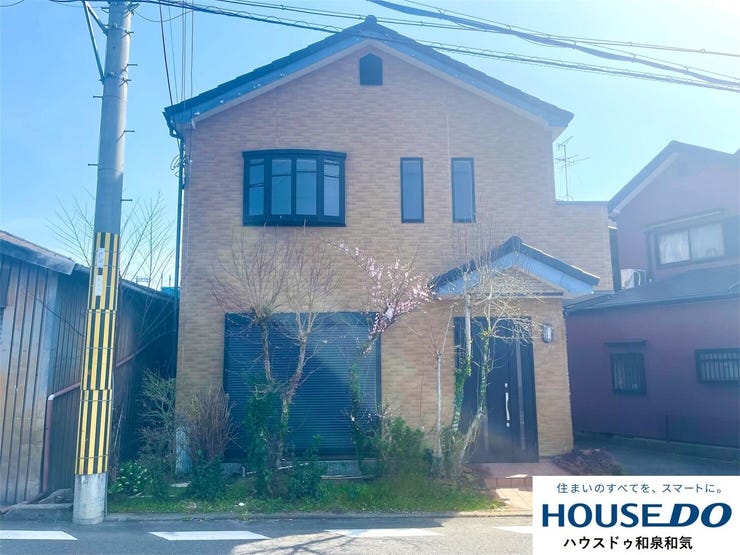 【外観】
ホームエレベーター付きで移動も楽々♪収納もたくさんありスーパーも近い5LDKの戸建てです!