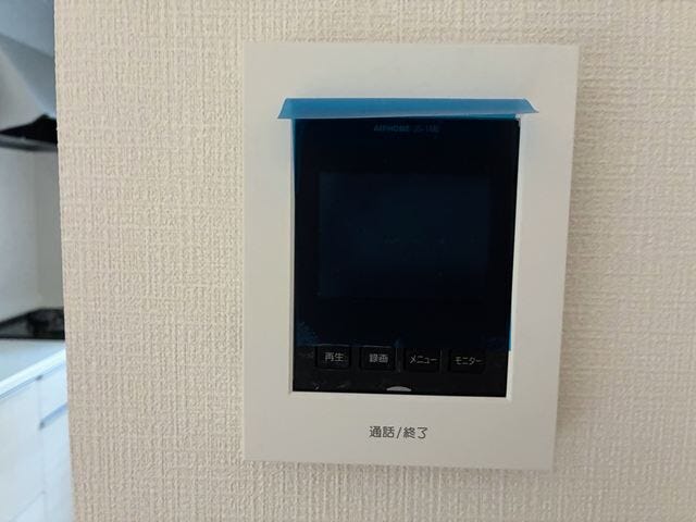 インターホンは安心のモニター付き