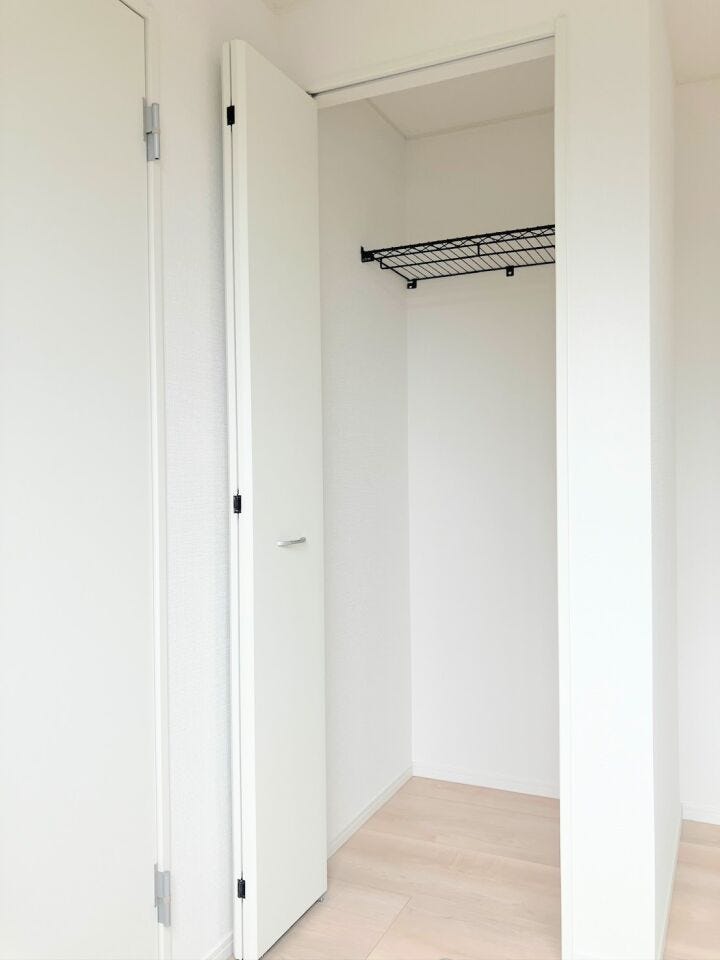 クローゼット完備でコンパクトなお部屋でも快適に過ごせます