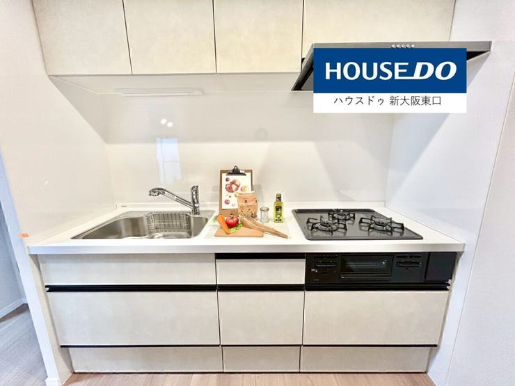 【新調】
白を基調とした、美しいシステムキッチン