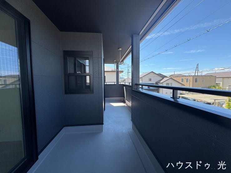 ■□■バルコニー■□■日光浴や読書、外の空気を感じながらリフレッシュ。暮らしを豊かにする、もう一つの心地よい空間です。
