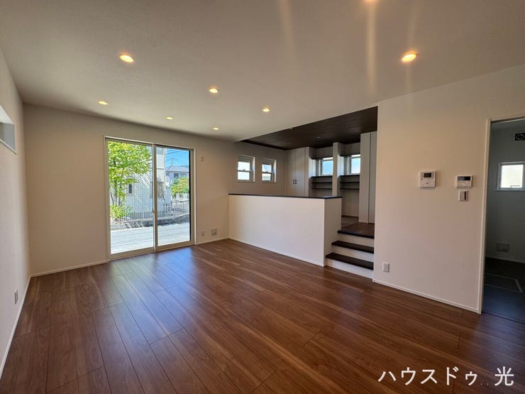 ■□■リビング■□■陽光が優しく降り注ぎ、ご家族の会話が自然と弾み、毎日が特別な時間へと変わります。