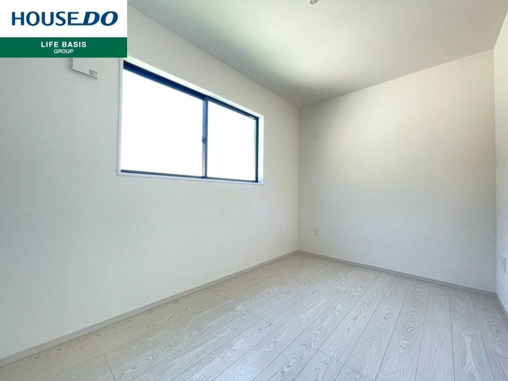 【陽当り良好】明るく暖かな光が差し込む家で、毎日が元気にスタート。南向きや開放的な窓からの自然光がたっぷりと室内に届き、季節を問わず温かみのある空間が広がります。家族全員が心地よく暮らせる住まいです。