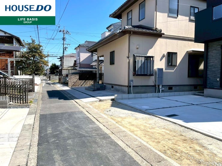 【前面道路】閑静な住宅街となっております。車通りも少ないので駐車も安心です。お子様のいるご家庭は安心して送り出せますね♪現地を実際に見ていただくことでしか分からない情報が沢山あります!