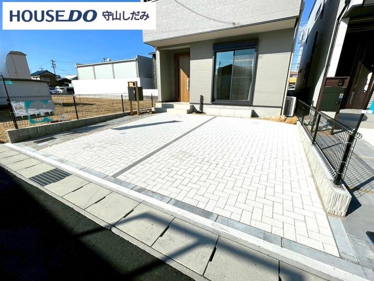 【駐車2台可能】車を2台所有している方には嬉しい、駐車スペースがしっかり確保された物件。来客時にも余裕を持って駐車できるため、家族や友人との時間ももっと楽しくなります。暮らしにゆとりが生まれますね。