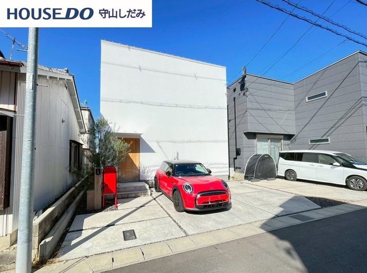 【駐車2台可能】車を2台所有している方には嬉しい、駐車スペースがしっかり確保された物件。来客時にも余裕を持って駐車できるため、家族や友人との時間ももっと楽しくなります。暮らしにゆとりが生まれますね。