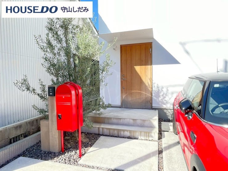 【宅配ボックス】宅配ボックスなら、不在時でも安心して荷物を受け取ることができます。24時間受け取り可能で、再配達の手間もゼロ。さらに、セキュリティもしっかりしており、大切な荷物が安全に保管されます。