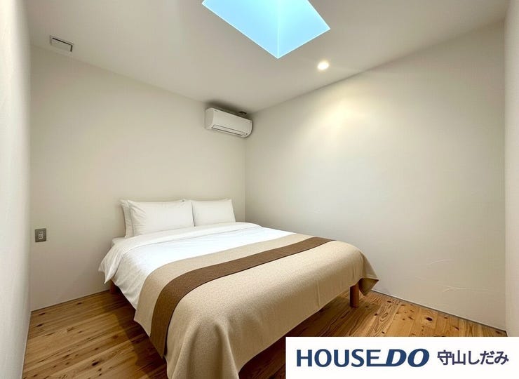 【洋室】広々とした洋室です♪ゆとりのある洋室はご夫婦の主寝室にいかがですか?♪クローゼット付きなので収納にも困りません。※実際の現地写真ですが、配置家具はイメージCGです。