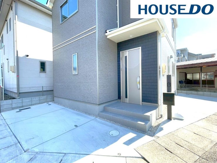 【小学校まで徒歩10分圏内】通学も快適で安心な距離。お子さまが自分で通学できる距離感で、毎日の歩行も健康的な習慣に。徒歩圏内の小学校なら、急な用事にもすぐに対応でき、学校との連携もスムーズですね。