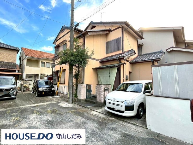 【コンビニまで徒歩5分圏内】毎日の便利さがすぐそこに。急な買い物や、夜遅くまで営業しているため、いつでも必要なものが手に入ります。食料品や日用品から、幅広い商品が揃い、生活をサポートしてくれます。