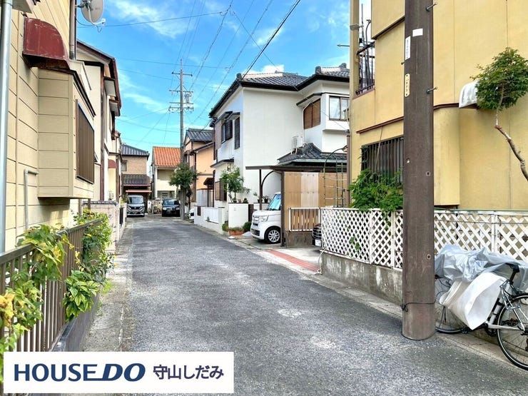 【スーパーまで徒歩10分圏内】日常のお買い物がもっとスムーズに。ちょっとしたお出かけ気分で歩いて行ける距離だから、車を使わずに済み、環境にも優しいライフスタイルが実現できます。便利で快適な立地です。