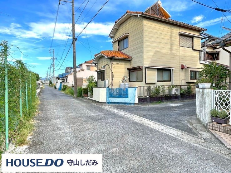 【ドラッグストアまで徒歩5分圏内】日常の健康管理が手軽に。風邪薬や化粧品、日用品まで、必要なものをすぐに手に入れることができ、急な体調不良にも安心です。毎日の暮らしがもっと快適に、そして健康的に。