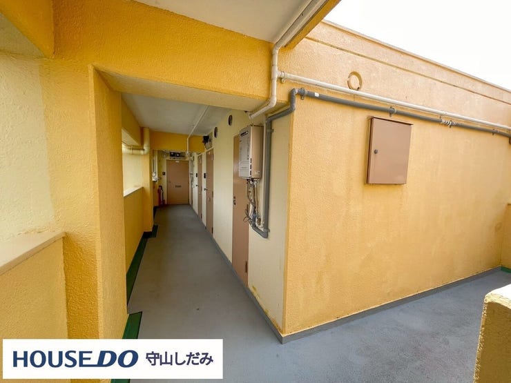 【駅まで徒歩15分圏内】便利さと落ち着きのバランスが取れた立地。駅近の便利さを享受しつつ、徒歩圏内で自然豊かな環境が広がり、静かな生活が実現できます。少し歩くことで、生活に彩りを加えてくれます。