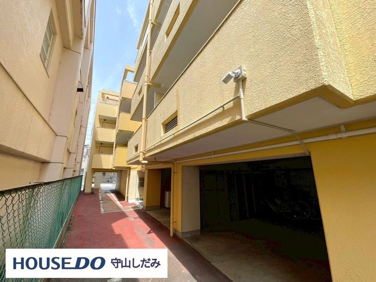 【駐輪場】自転車も快適に収納、駐輪場完備。便利な立地で、自転車を活用した移動がもっと快適になります。駐輪場が敷地内に完備されているので、外に停める心配もなく、安心して自転車を保管できます。