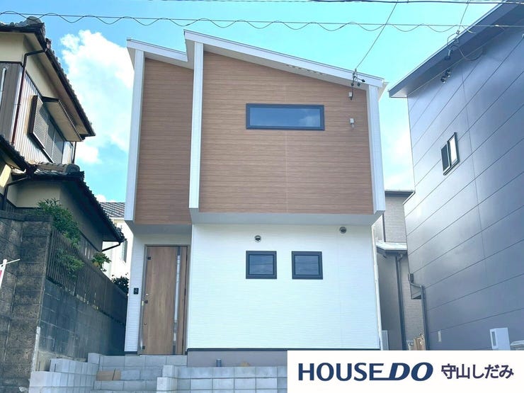 【建物外観】堂々完成いたしました!ぜひ現地にて、実際の建物・街並み・日当たり等ご確認下さい♪つでもご内覧可能です。ご見学ご相談は弊社までお気軽にお問い合わせください。