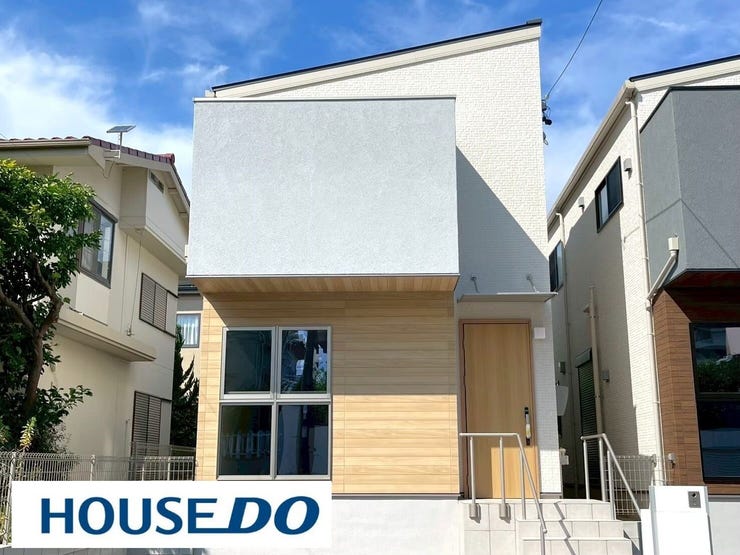 【外観】
【建物外観】どの区画にも明るい陽光がたっぷり差し込む、外観デザインがそれぞれ違った邸宅です。ご家族のライフプランに合ったお好みの間取りを、是非1度現地でご確認ください。必ずご希望のお家が見つかります♪