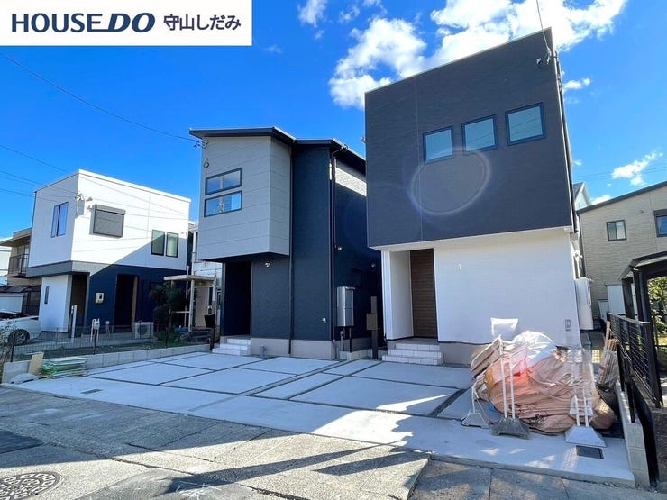 【建物外観】閑静な住宅街に、今風素敵な新築戸建てが登場しました♪駐車スペースももちろん御座います!いつでもご内覧可能です。ご見学ご相談は弊社までお気軽にお問い合わせください。