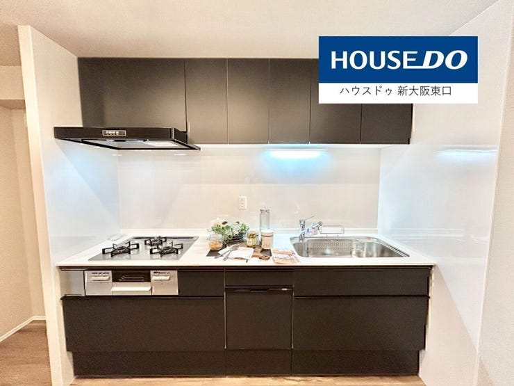 壁紙もフローリングもすべて貼りなおしているので、内面だけみるとまるで新築です