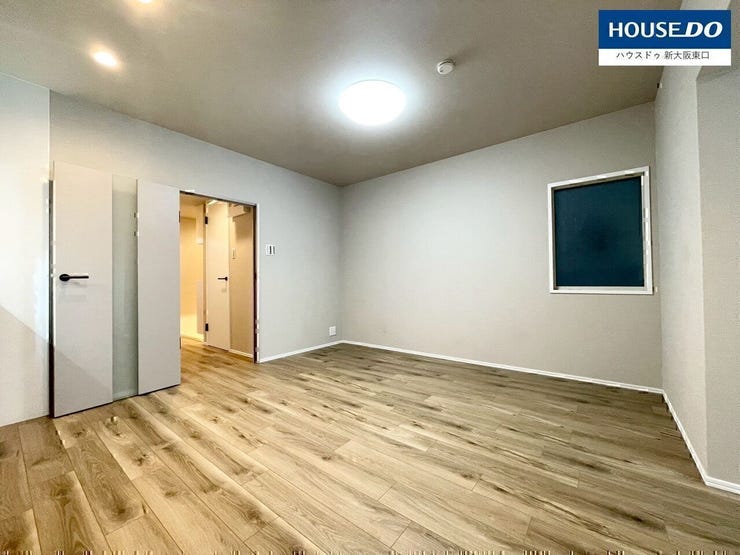 こちらのお部屋は弊社が鍵を管理していますので、いつでもご案内可能です。お仕事終わりの夜の時間帯でもご案内可能となっておりますので、ぜひご予約下さい。