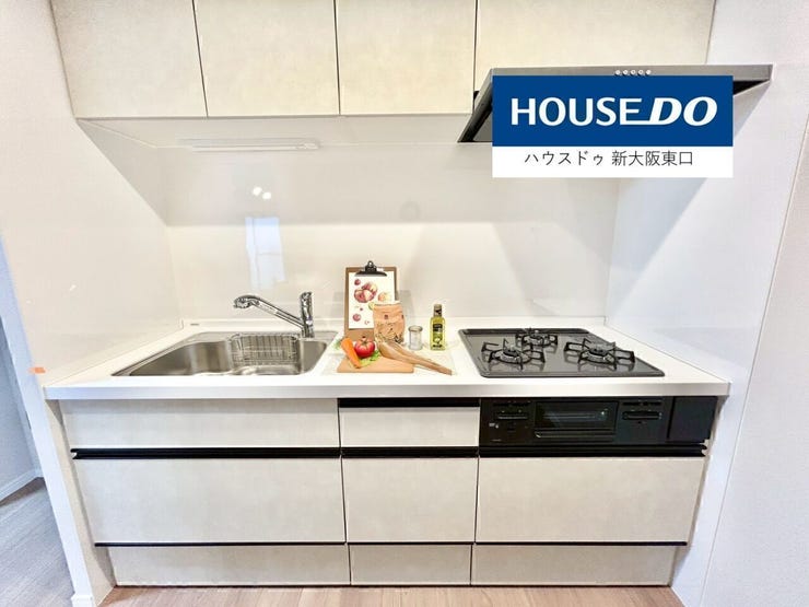 【新調】
白を基調とした、美しいシステムキッチン