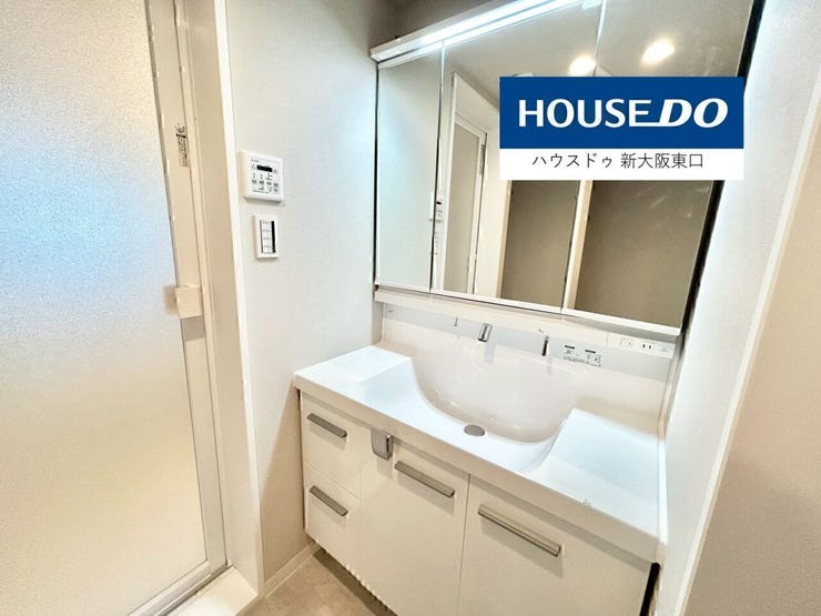 三面鏡のシャンプードレッサーです。