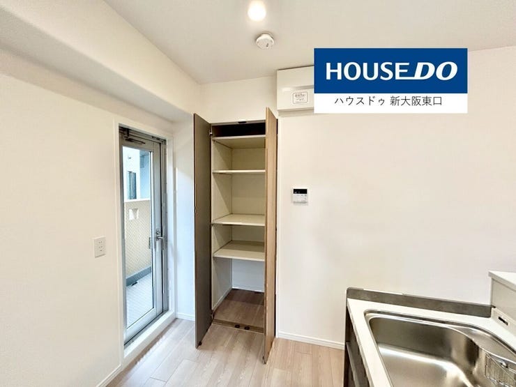 キッチン横にある収納棚