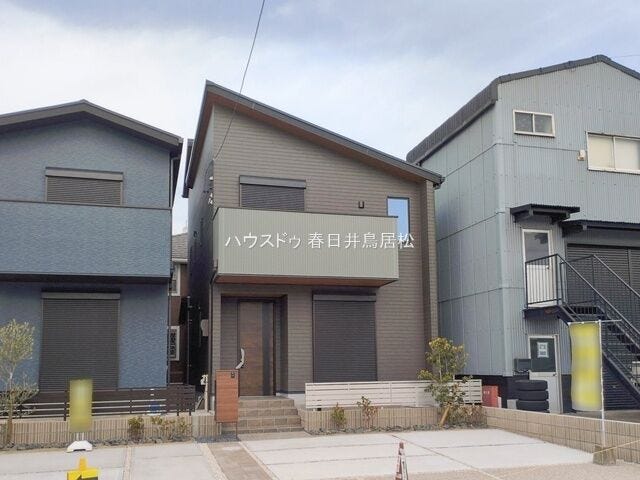 ◇外観写真◇
小学校、中学校が徒歩10分圏内で、子育てに優しい環境です。スーパー、コンビニも近くて、生活に便利な立地です。閑静な住宅街で永住の地にふさわしい住宅街です。