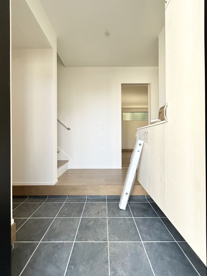 ■「しまう」が叶える美しい玄関■大容量のシューズボックスがあることでいつも整理された、気持ちの良い「家の顔」を保てます。