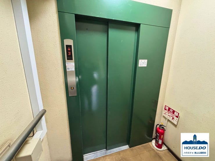 エレベータ完備。