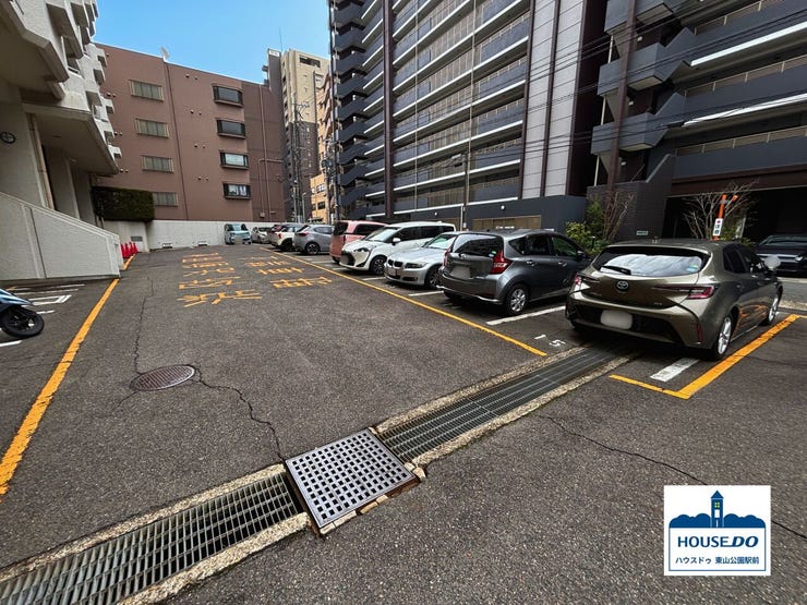 敷地内平面駐車場のようす。