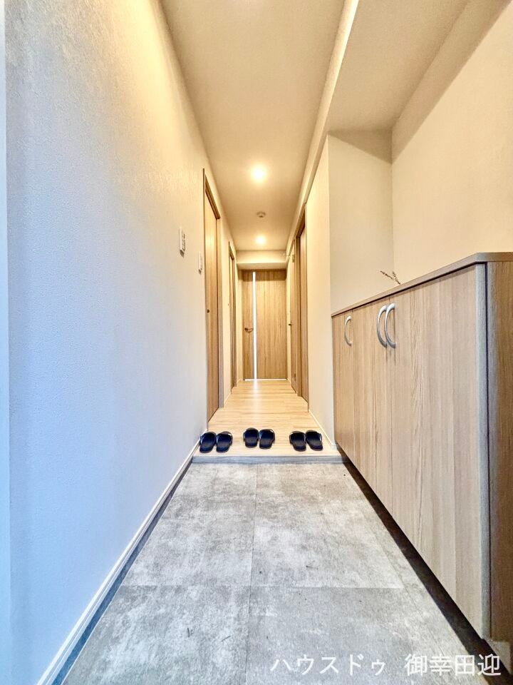 ■「しまう」が叶える美しい玄関■大容量のシューズボックスがあることでいつも整理された、気持ちの良い「家の顔」を保てます。