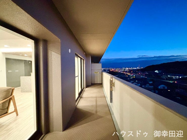 ■空の下の開放的な特等席■日光浴や読書、外の空気を感じながらリフレッシュ。暮らしを豊かにする、もう一つの心地よい空間です。