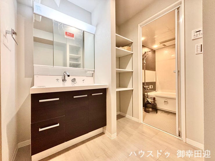 ■清々しいリフレッシュ空間■自分を磨き、気持ちを切り替える。心地よい光が差し込むプライベートスペース。